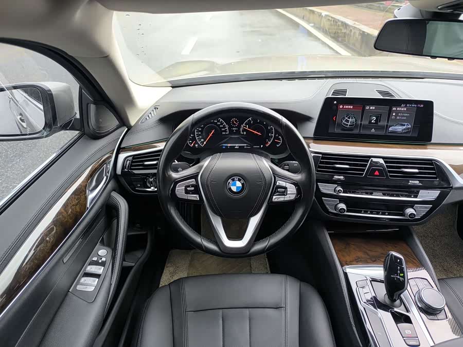 BMW 5 Series 2019 — фото 17