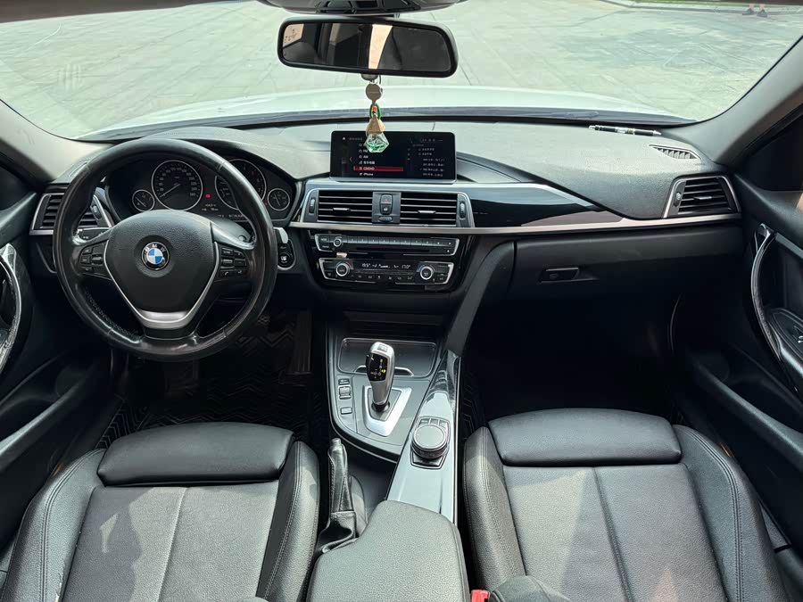 BMW 3 Series 2019 — фото 12