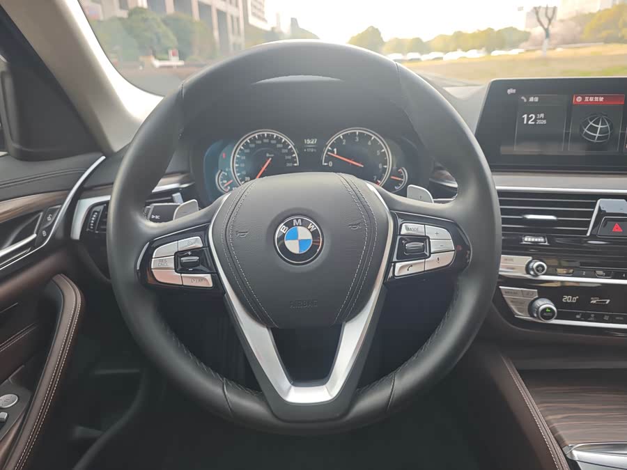 BMW 5 Series 2018 — фото 11