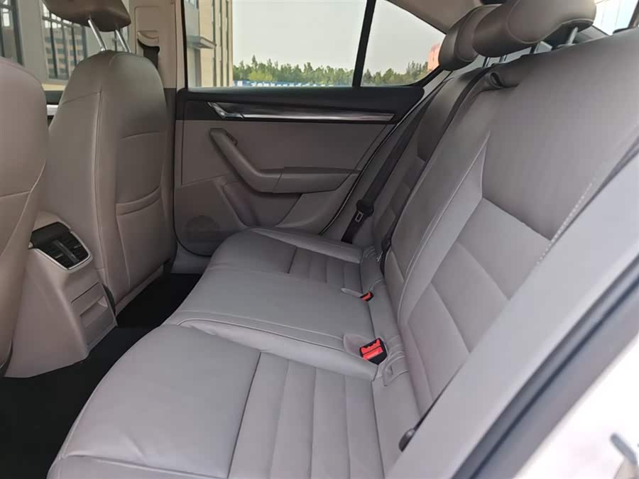 Skoda Octavia 2015 — фото 17