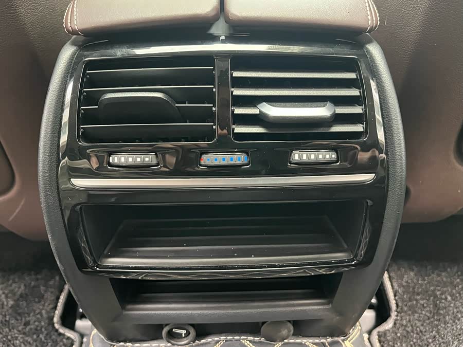 BMW 5 Series 2018 — фото 28