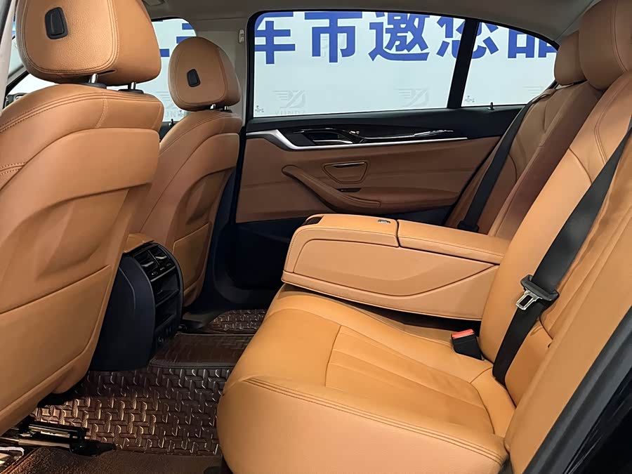 BMW 5 Series 2018 — фото 10