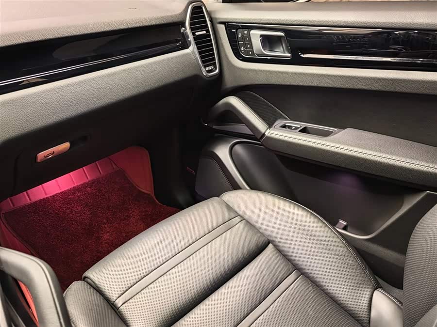 Porsche Cayenne 2019 — фото 17