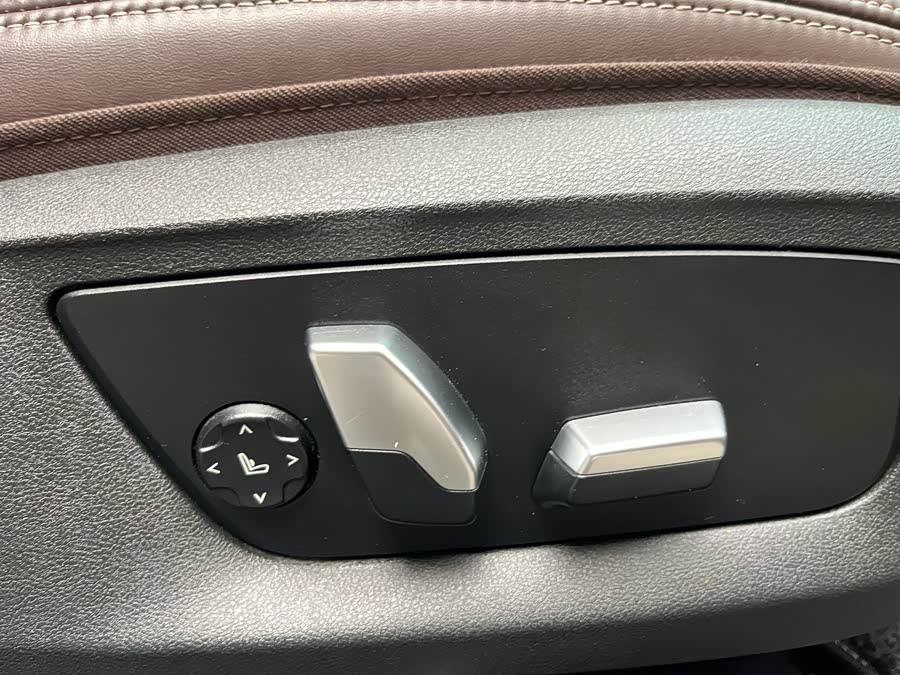BMW 5 Series 2018 — фото 25