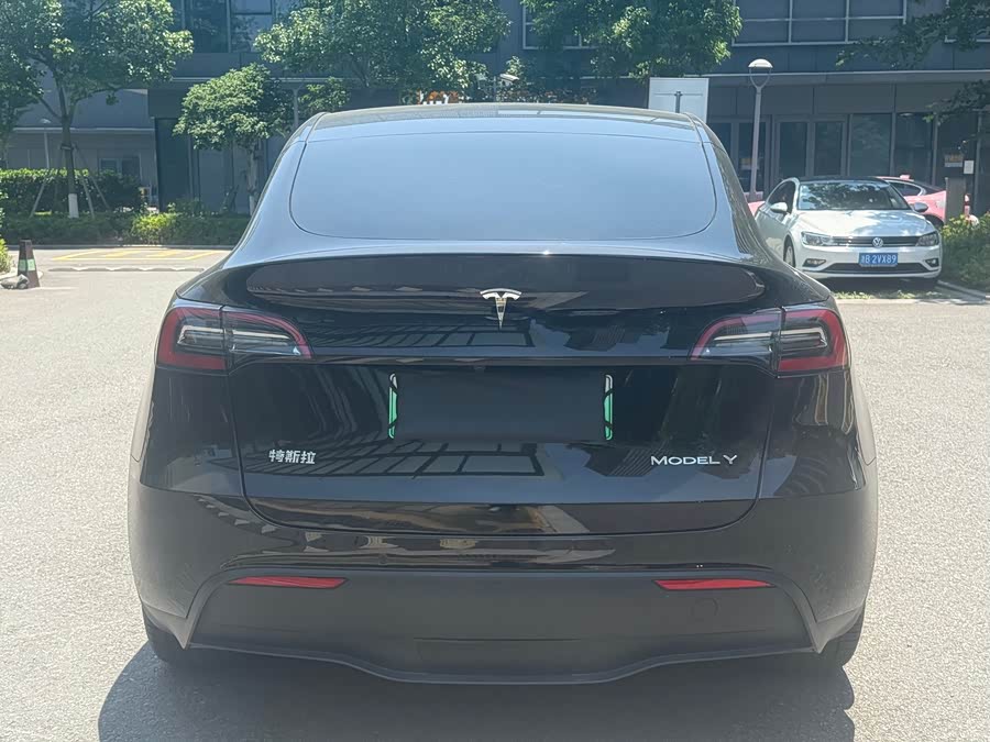 Tesla Model Y 2023 — фото 24