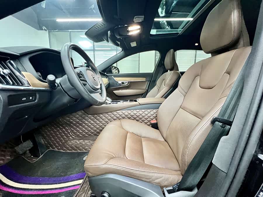 Volvo S90 Plug-In Hybrid 2024