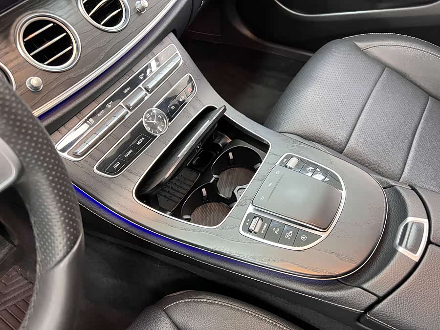 Mercedes-Benz E-Class 2020 — фото 25