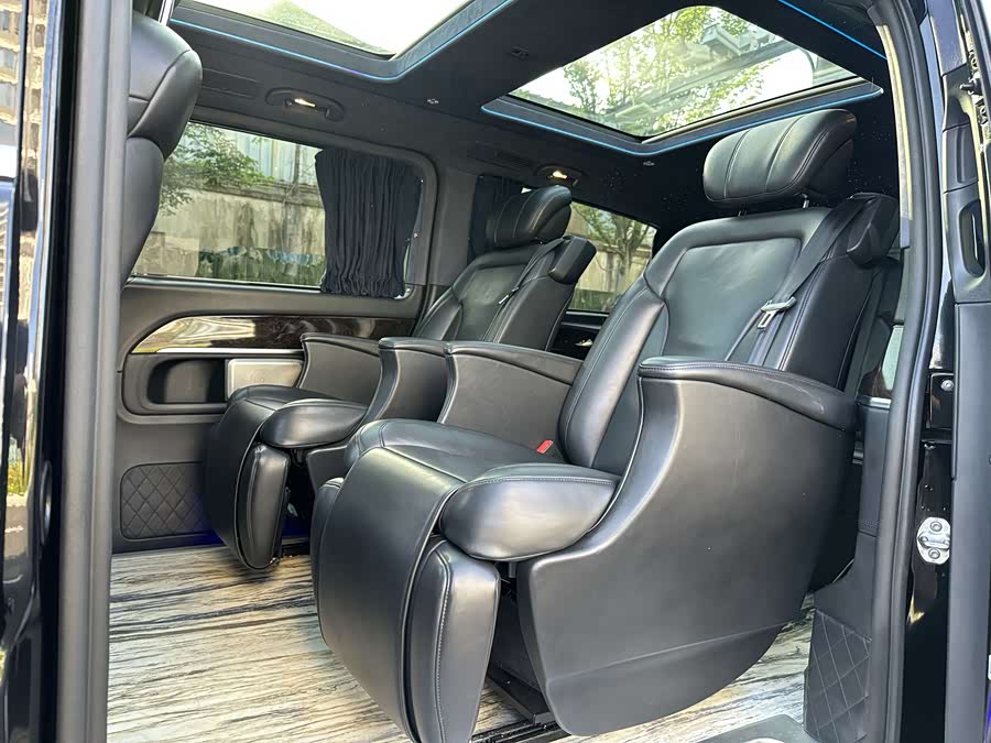 Mercedes-Benz V-Class 2018 — фото 10