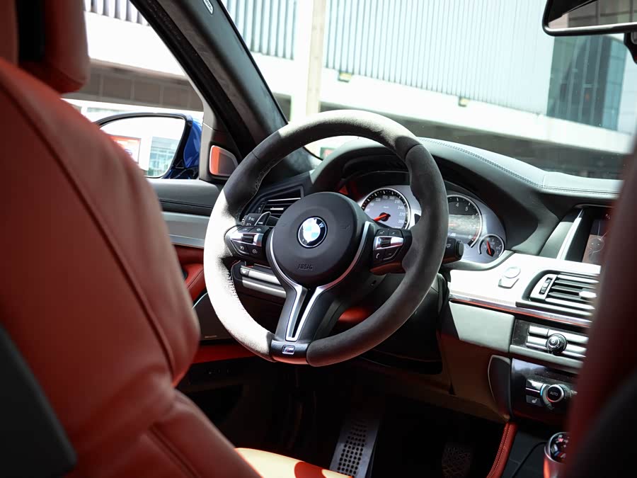 BMW M5 2014 — фото 15