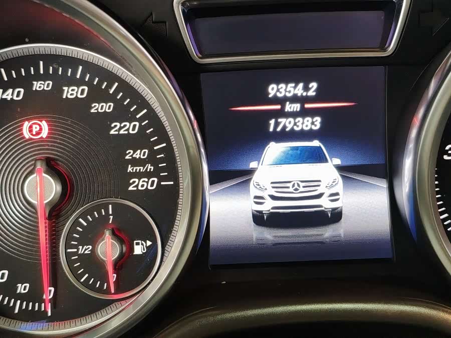 Mercedes-Benz GLE 2016 — фото 15