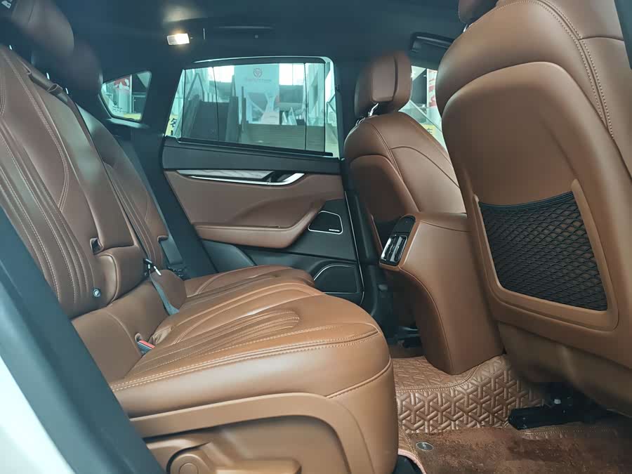 Maserati Levante 2016 — фото 13