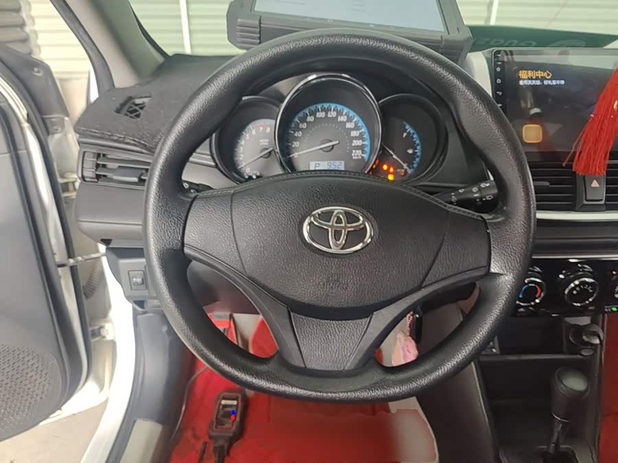 Toyota Yaris L 2016 — фото 11