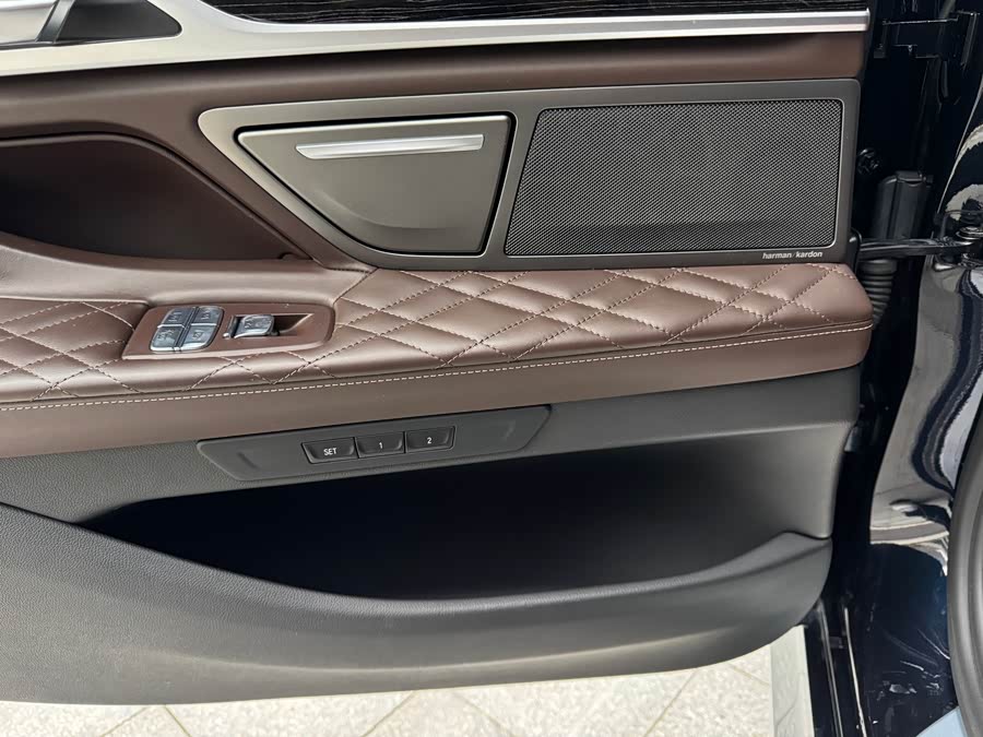 BMW 7 Series 2019 — фото 16