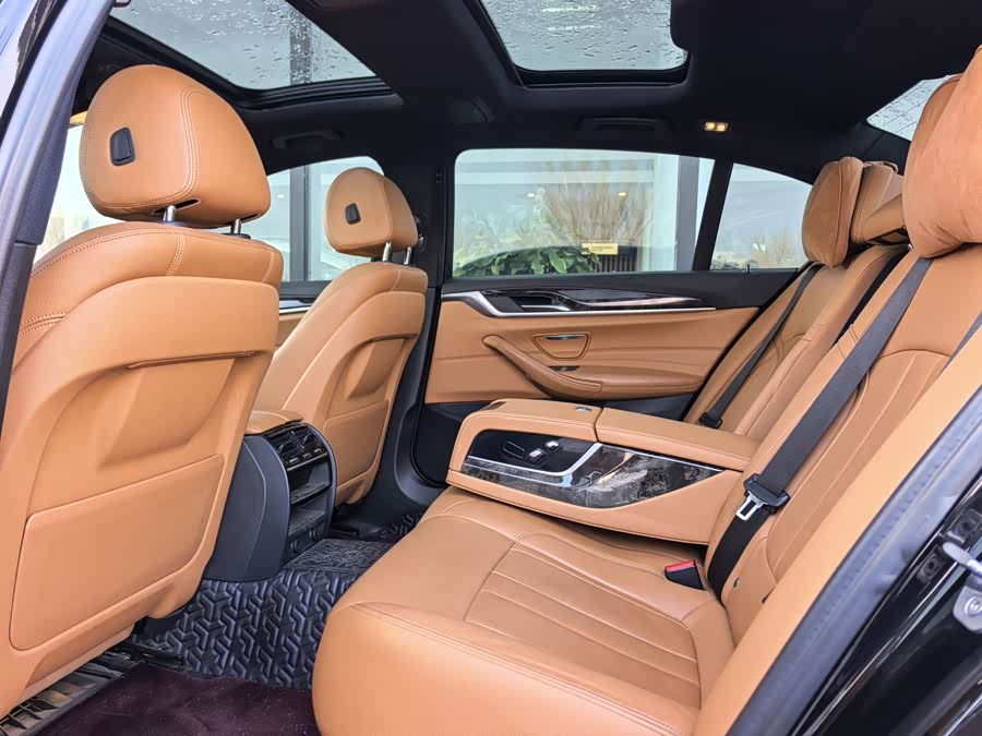 BMW 5 Series 2018 — фото 13