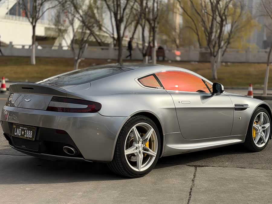 Aston Martin V8 Vantage 2016