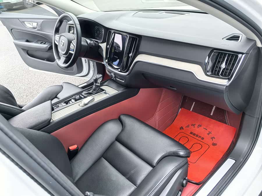 Volvo S60 2021 — фото 10