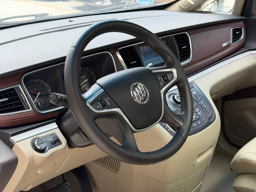 Buick GL8 2014 — фото 13