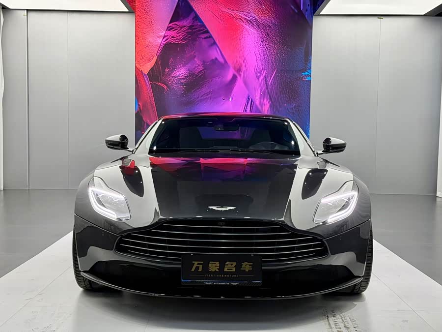 Aston Martin DB11 2019