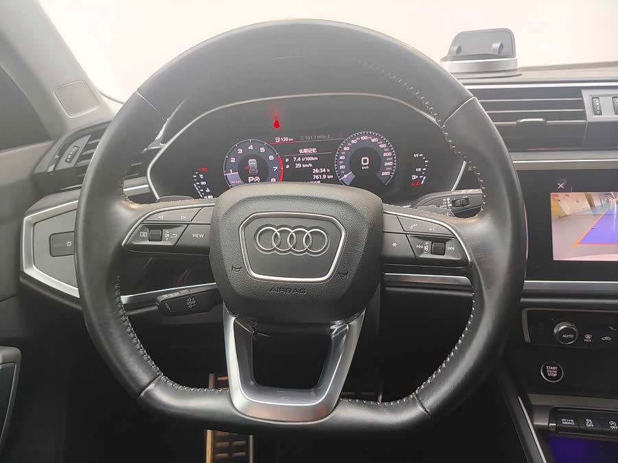 Audi Q3 2021 — фото 10