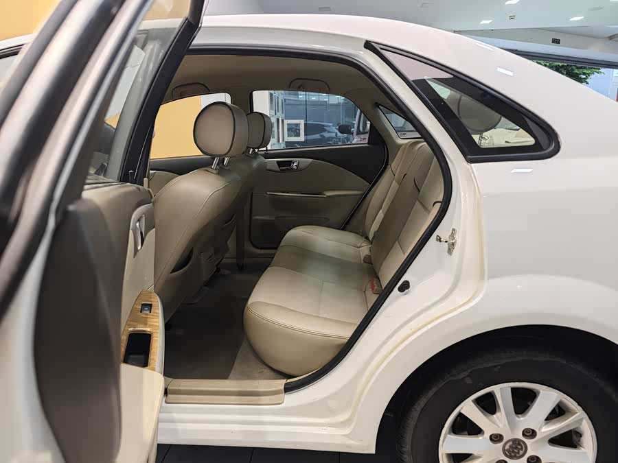 Buick Excelle 2015 — фото 21