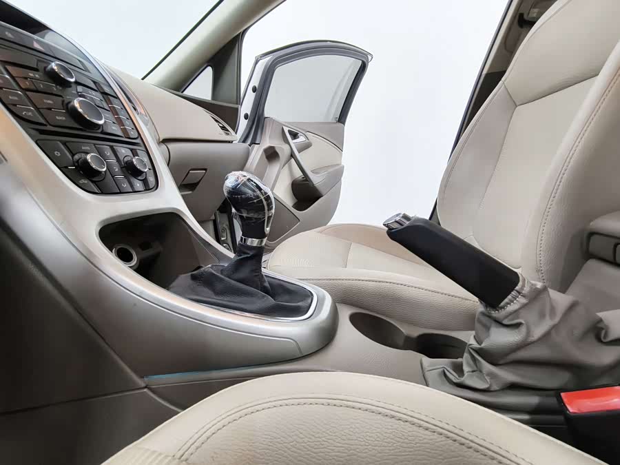 Buick Excelle GT 2013 — фото 12