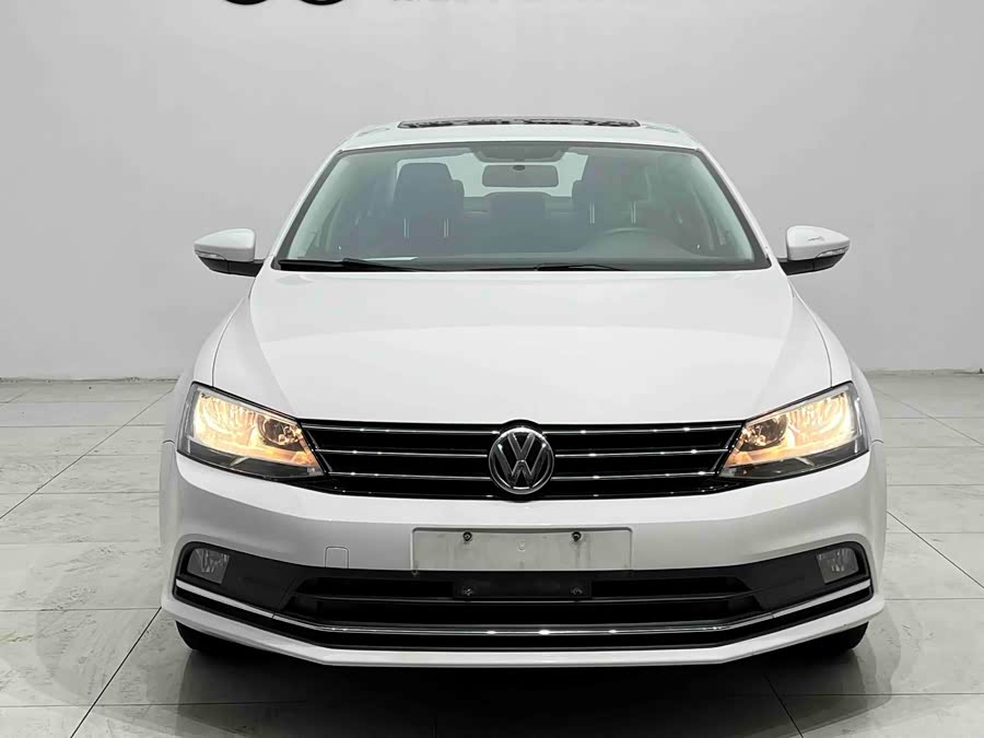 Volkswagen Sagitar 2018