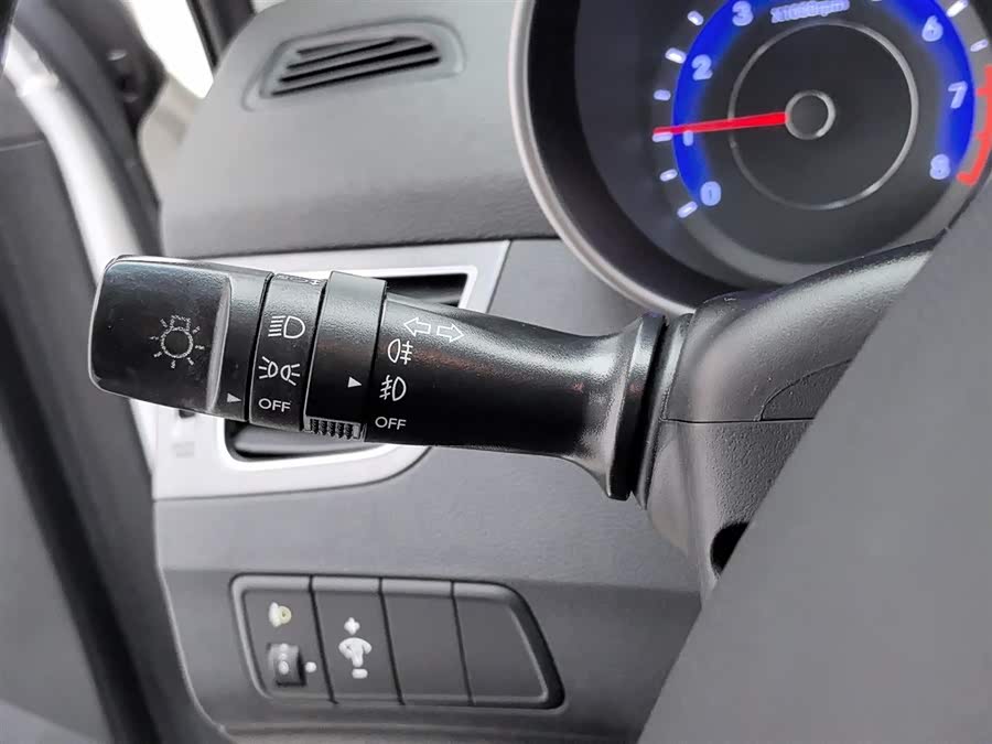 Hyundai Elantra 2015 — фото 21