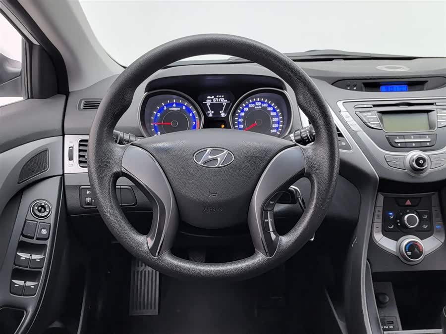 Hyundai Elantra 2015 — фото 11