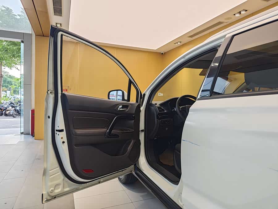 GAC Trumpchi GS4 2015