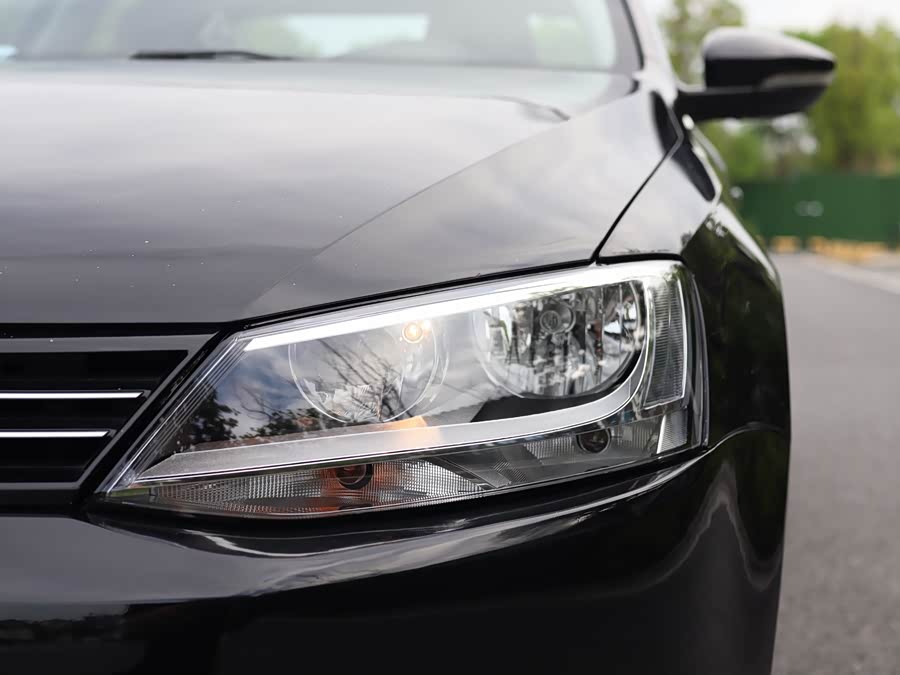Volkswagen Sagitar 2014