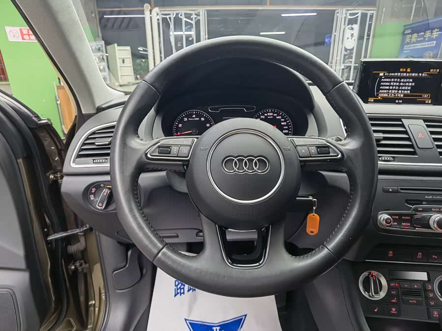 Audi Q3 2015 — фото 10