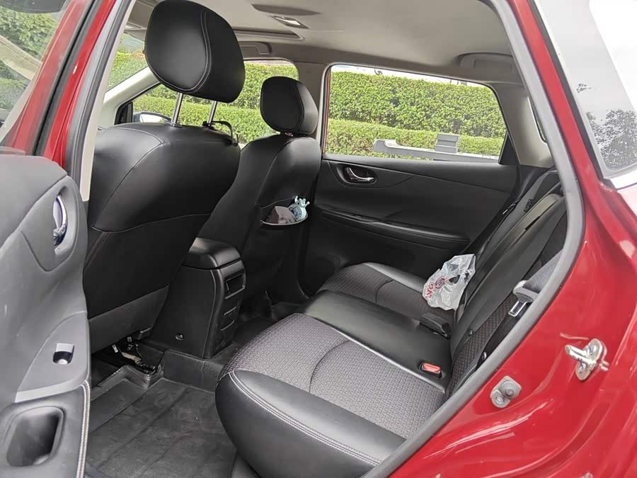 Nissan Tiida 2016 — фото 15