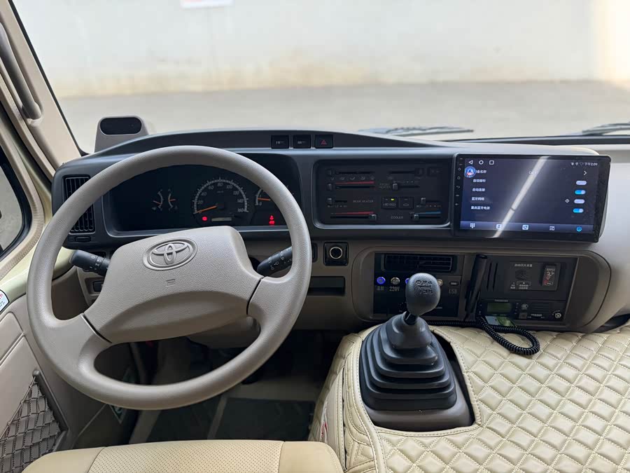 Toyota Coaster 2019 — фото 25