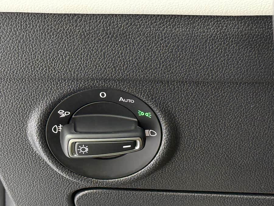 Volkswagen Tiguan L 2023 — фото 17