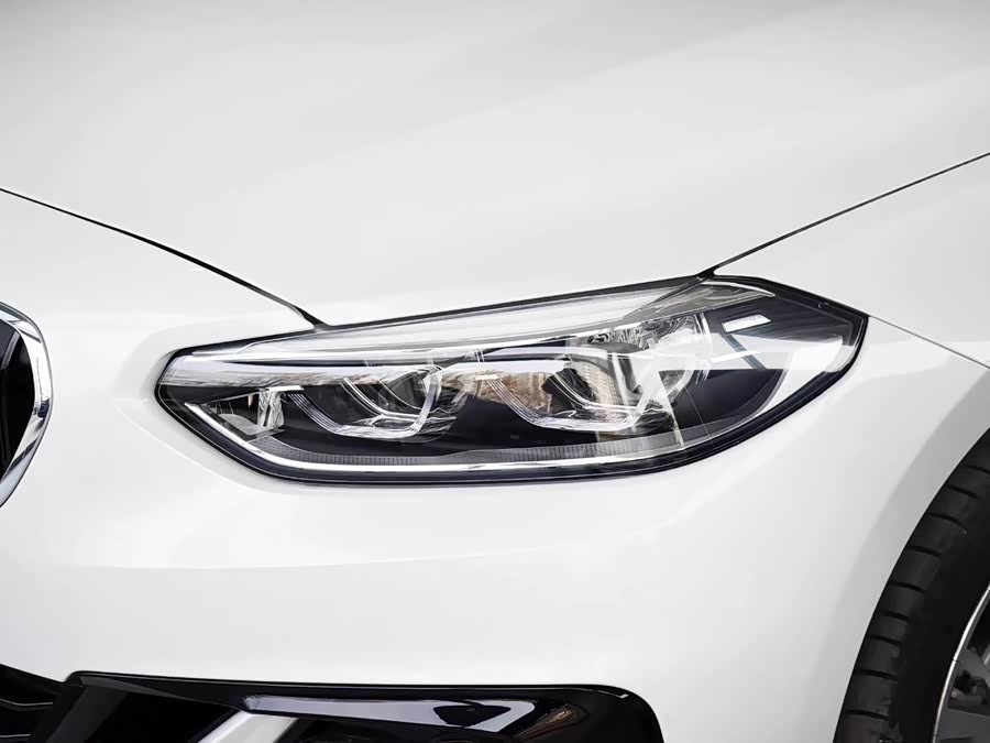 BMW 1 Series 2018 — фото 19