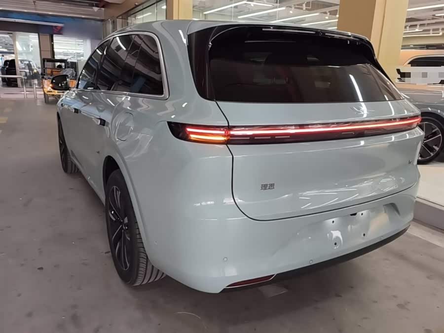 Li Auto L6 2025