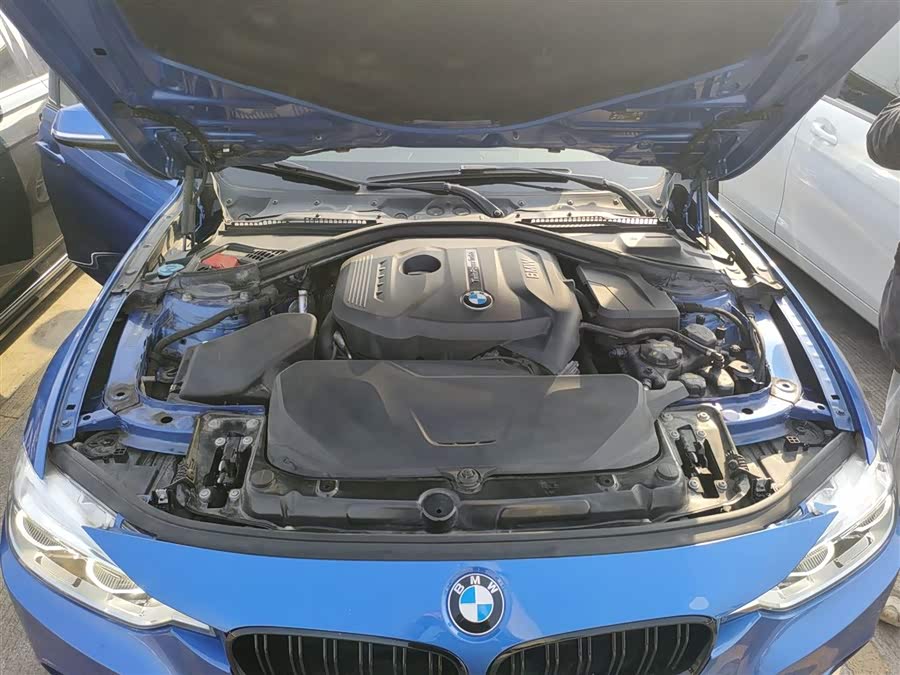 BMW 3 Series 2019 — фото 16