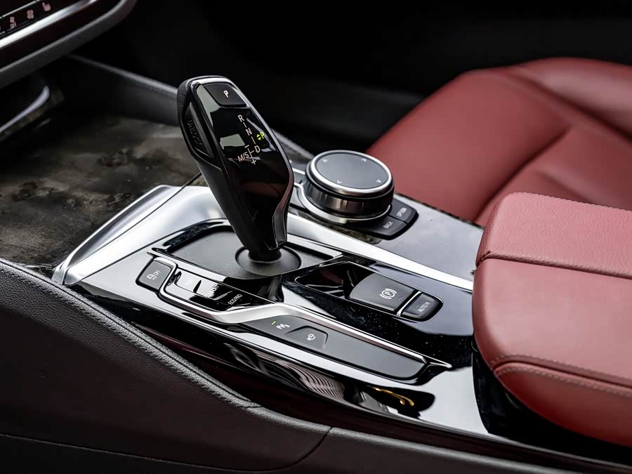 BMW 5 Series 2020 — фото 10