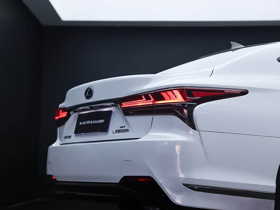 Lexus LS 2018 — фото 26
