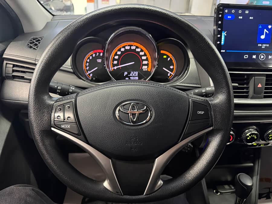 Toyota Yaris L 2022 — фото 11