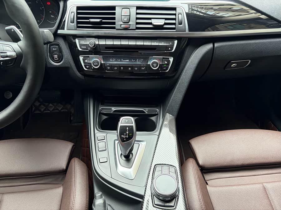 BMW 3 Series 2019 — фото 11