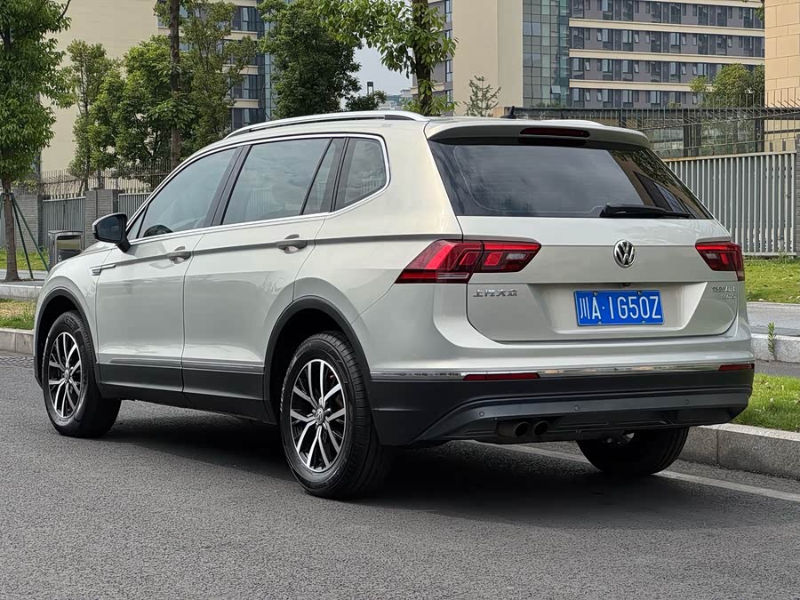 Volkswagen Tiguan L 2017 — фото 17