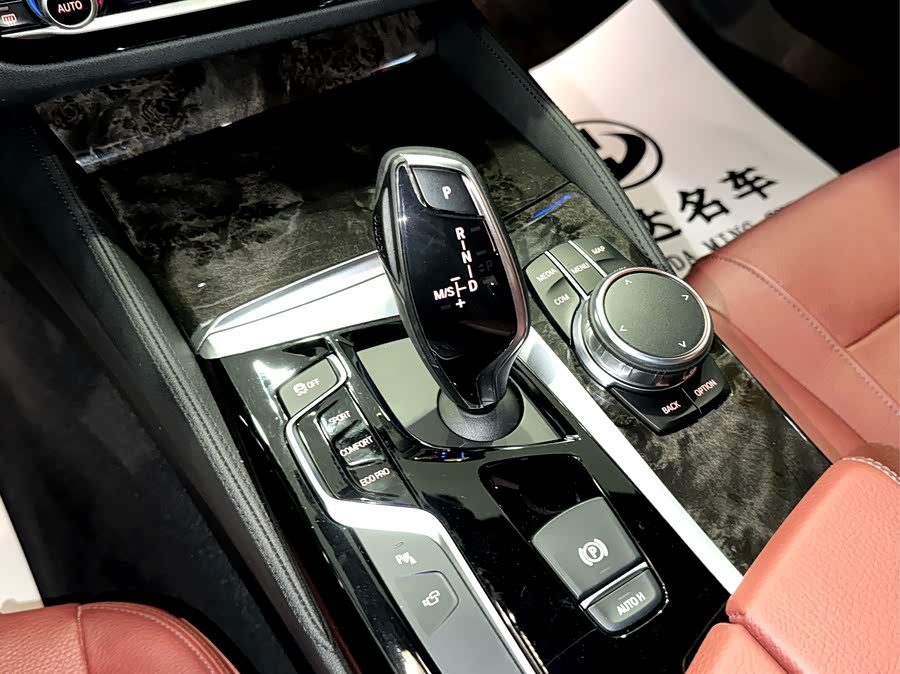 BMW 5 Series 2018 — фото 15