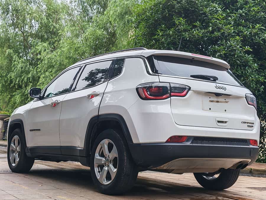 Jeep Compass 2017 — фото 10