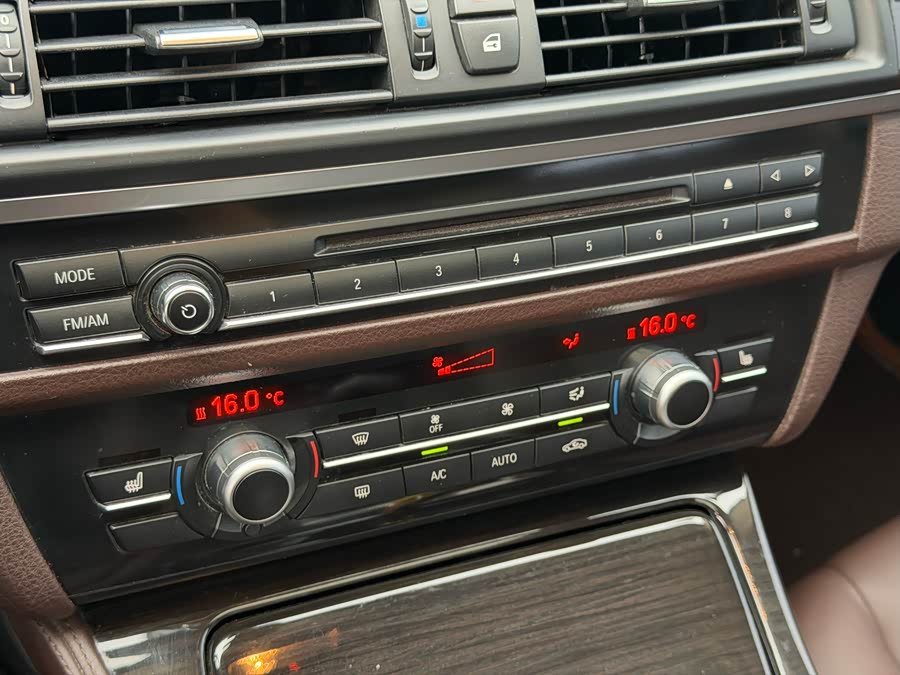 BMW 5 Series 2014 — фото 17