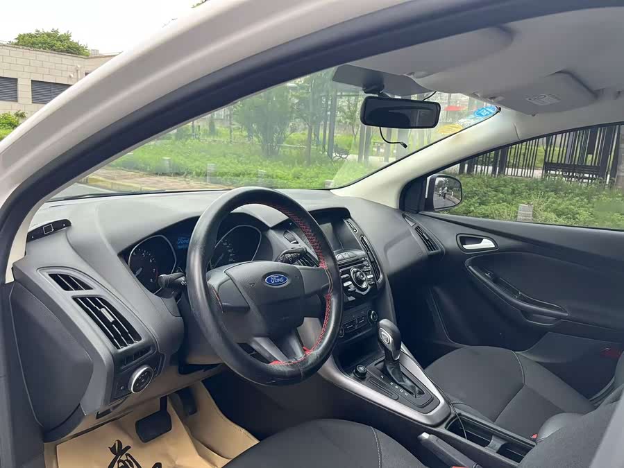 Ford Focus 2015 — фото 10