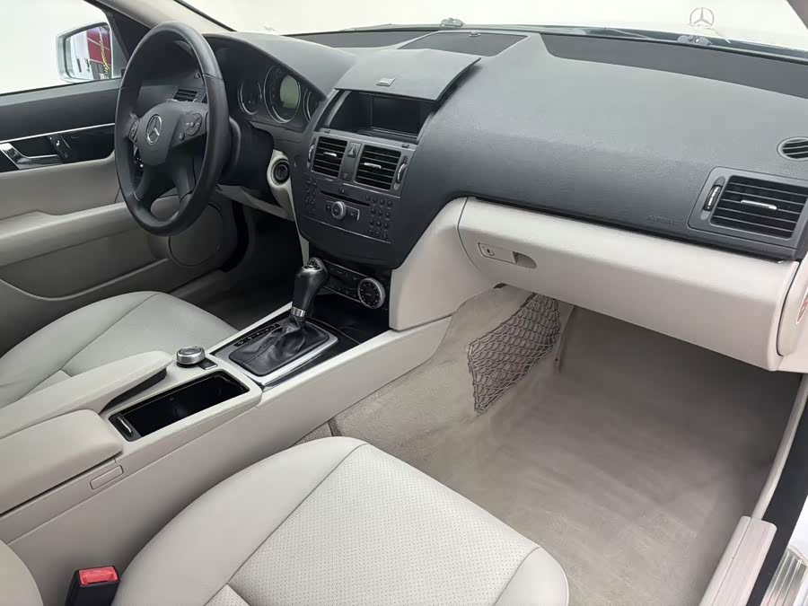 Mercedes-Benz C-Class 2010 — фото 11