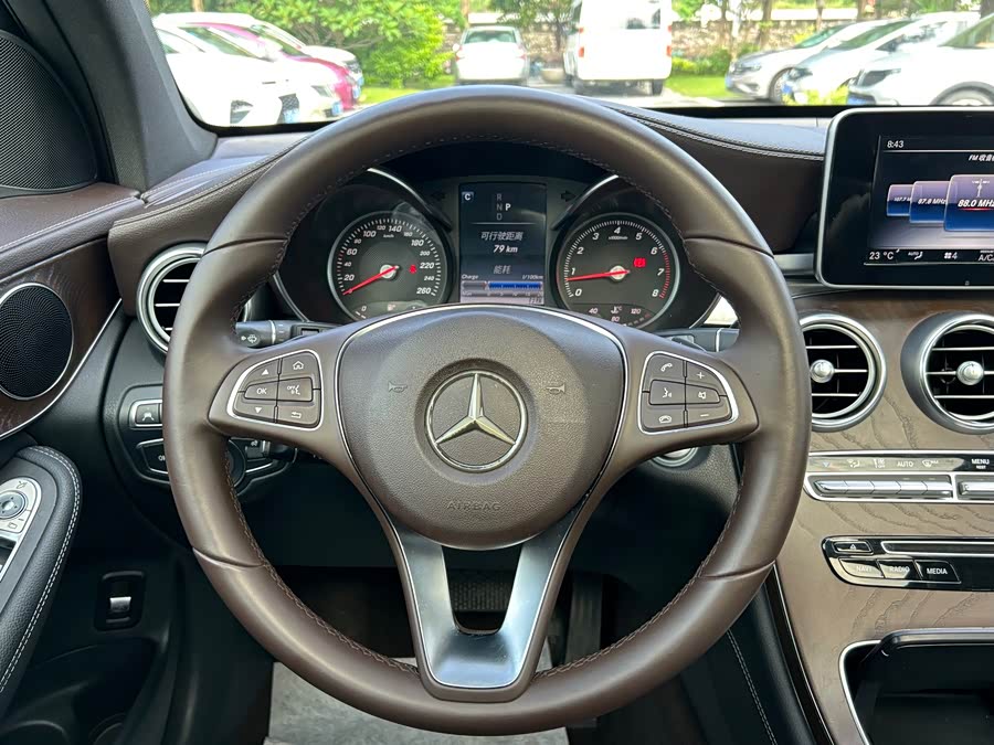 Mercedes-Benz GLC 2017 — фото 19