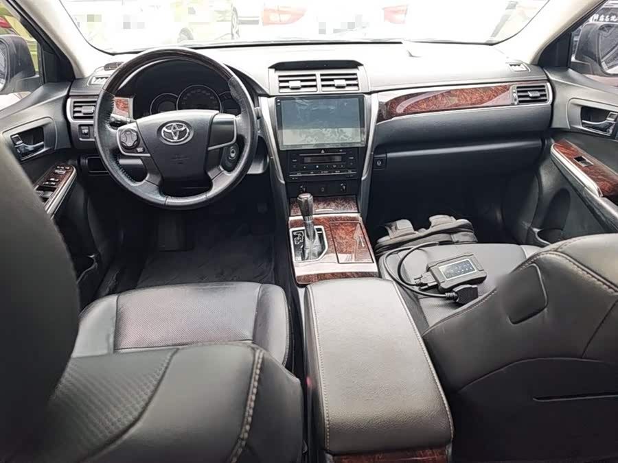 Toyota Camry 2016 — фото 10