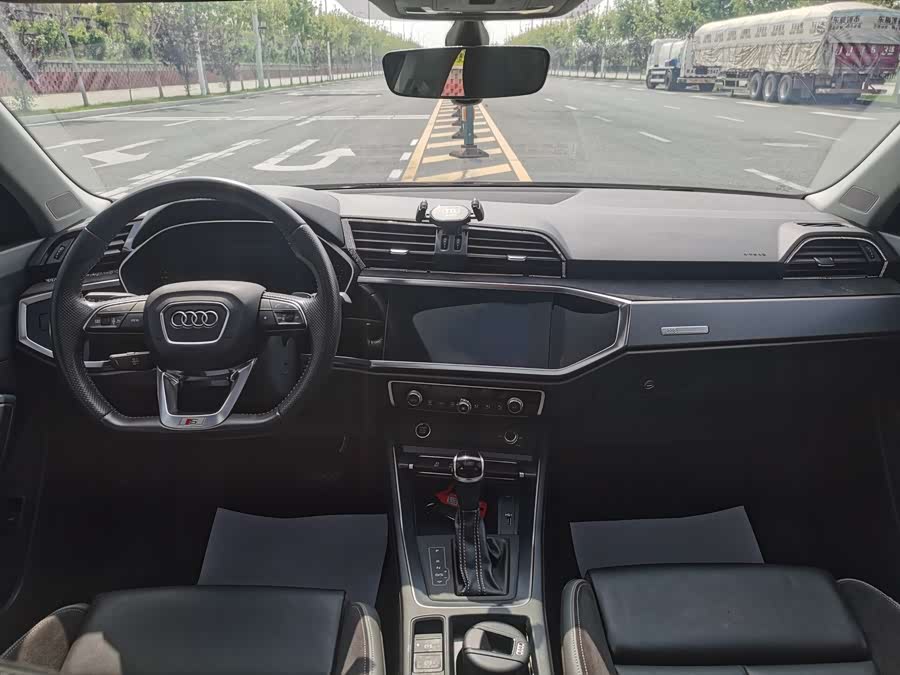 Audi Q3 Sportback 2020 — фото 15
